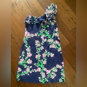 Lilly Pulitzer one shoulder dress. Size Medium. EUC.